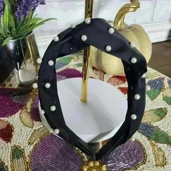 Accessories - 🤍🖤Black headband with pearls 🖤🤍